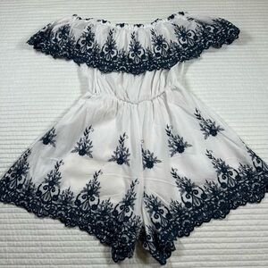 Anthropologie A’gaci White/Navy Embroidered Shorts Romper. Size Small.